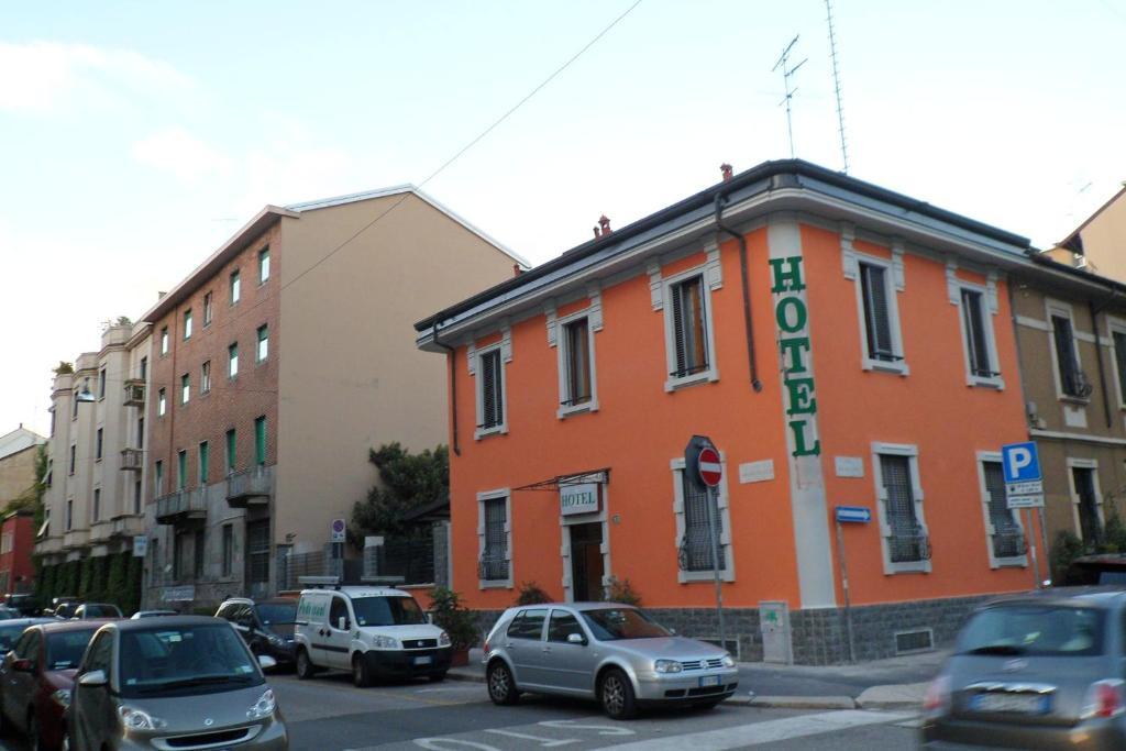 Hotel La Caravella Milan Exterior photo